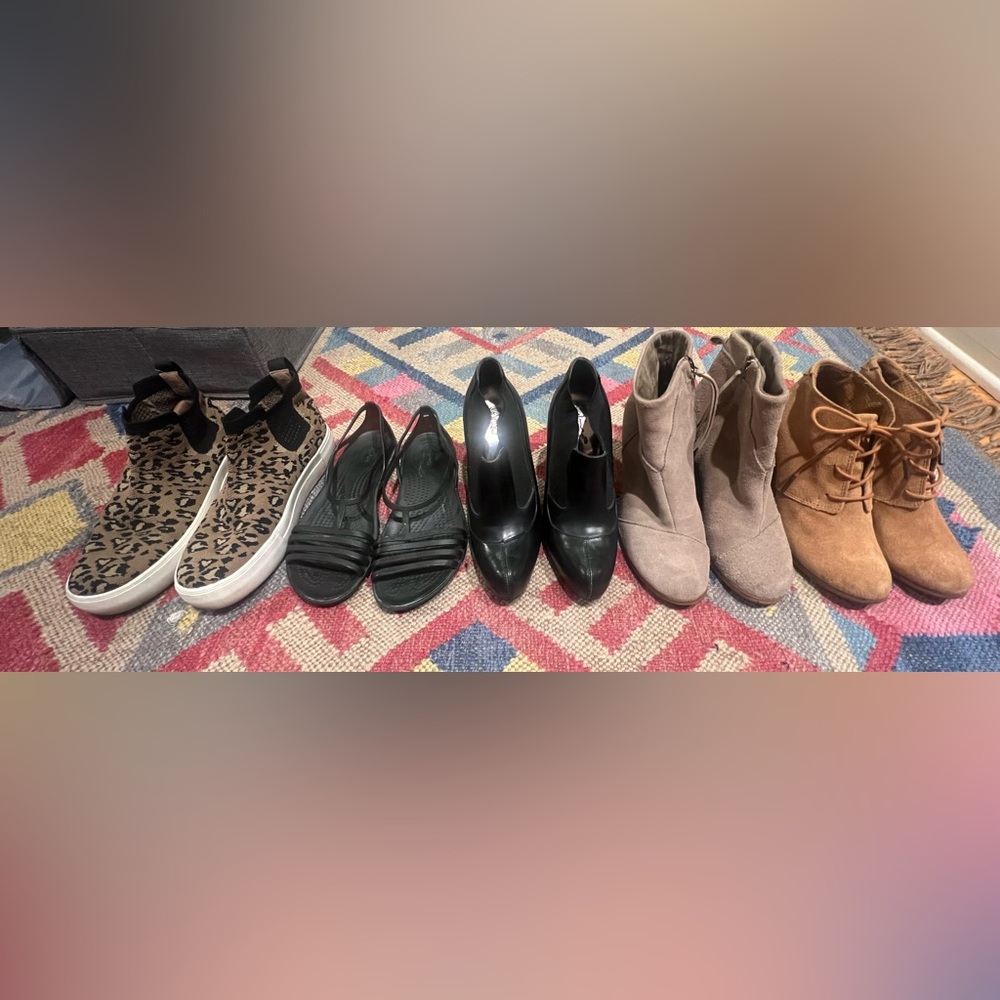 Women’s Assorted Shoes/TomsBooties Size 6- 5 pairs Lot